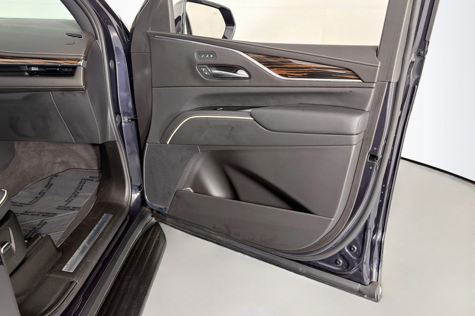Used 2024 Cadillac Escalade Premium Luxury w/ LPO, Floor Liner Package AWD/4WD image 25
