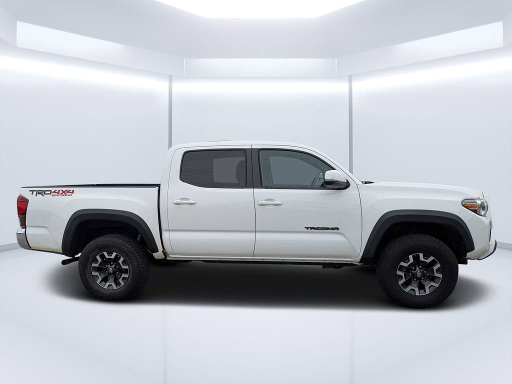 Used 2018 Toyota Tacoma TRD Off-Road image 2
