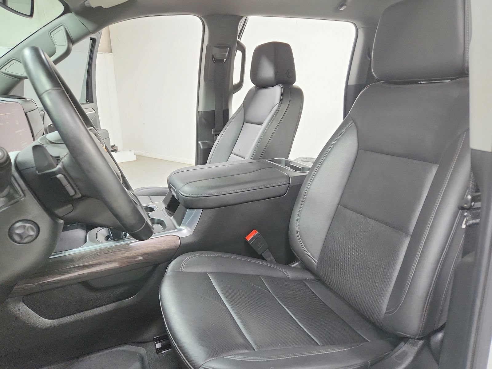 Used 2025 Chevrolet Silverado 1500 LTZ AWD/4WD image 18