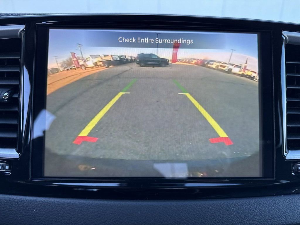 Used 2023 Chrysler Pacifica Touring-L FWD image 11