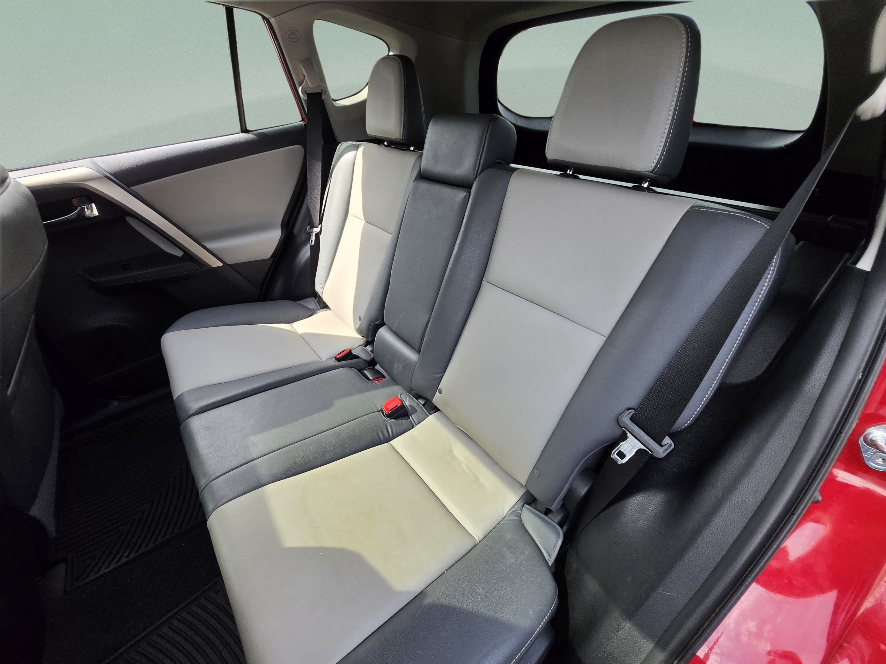 Used 2015 Toyota RAV4 Limited w/ Technology Package FWD image 21