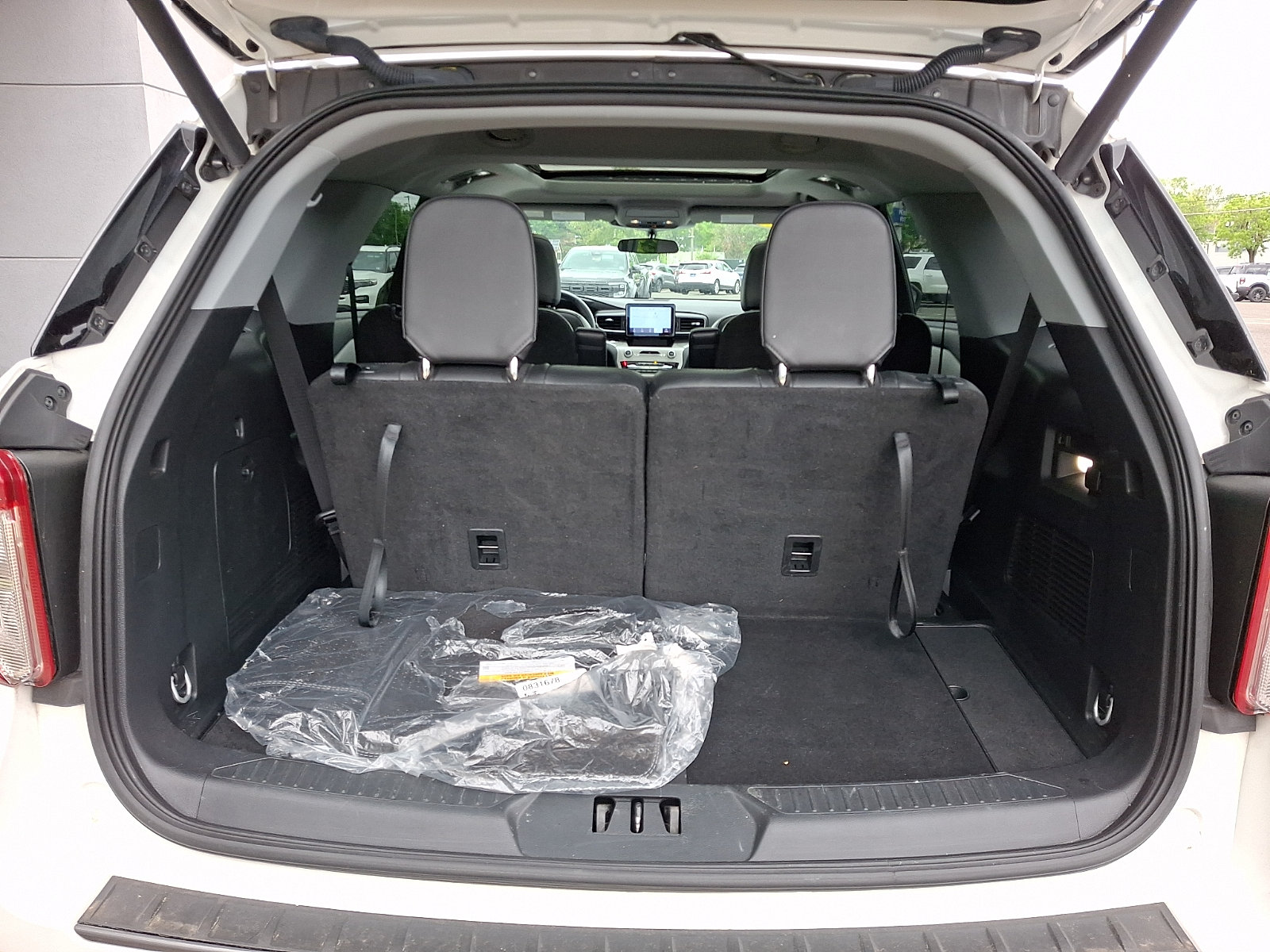Certified 2023 Ford Explorer XLT w/ Equipment Group 202A AWD/4WD image 29