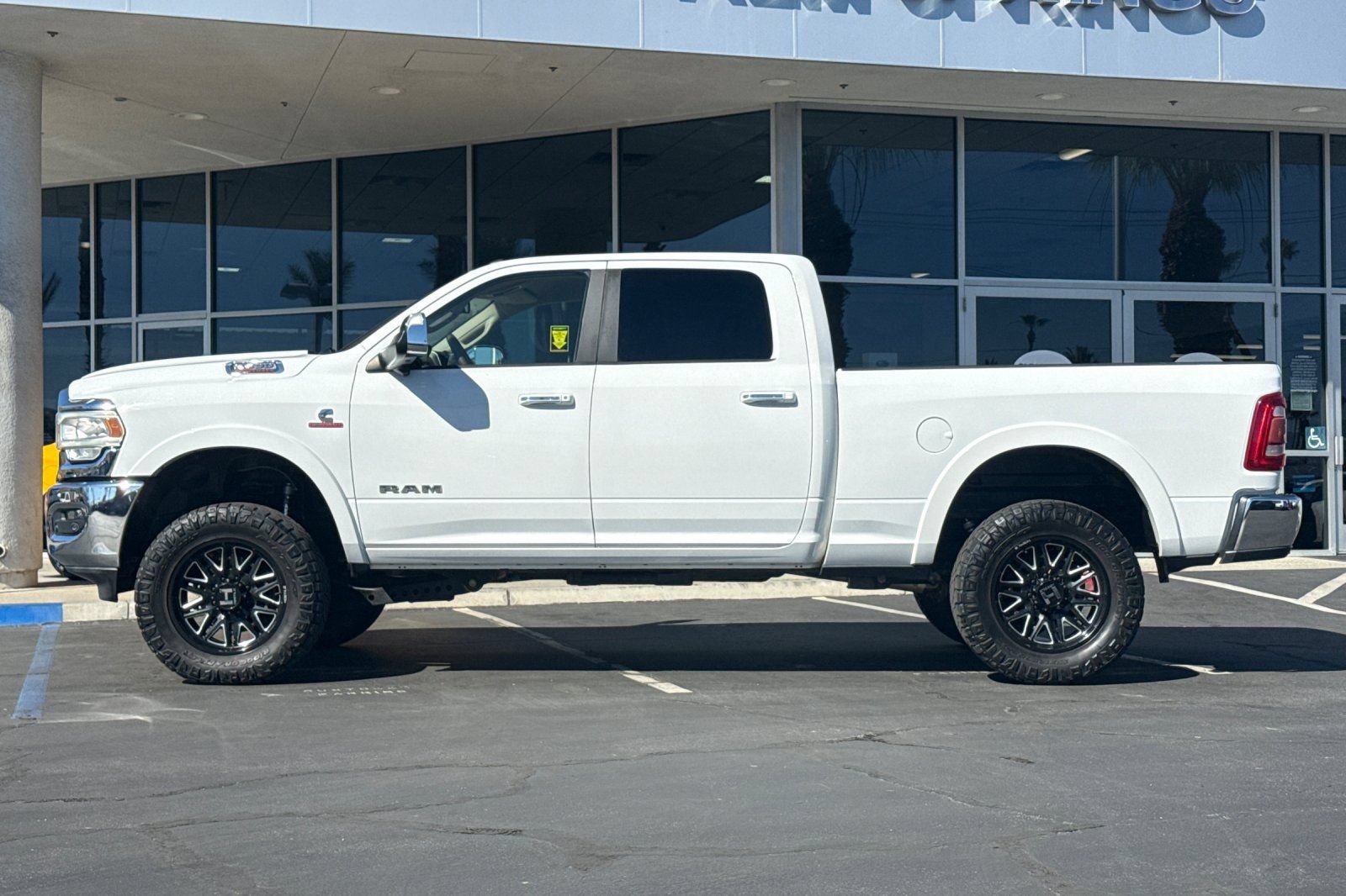 Used 2020 RAM 2500 Laramie AWD/4WD image 2