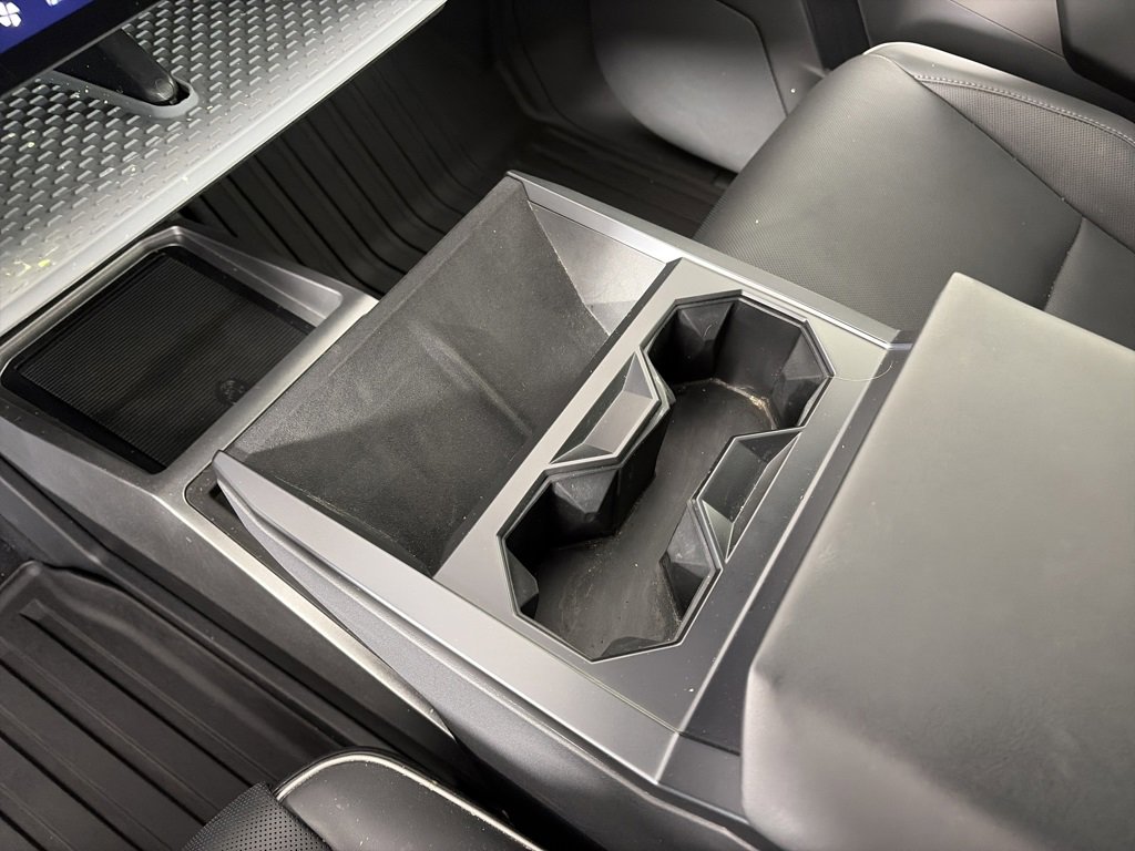 Used 2025 Tesla Cybertruck AWD Crew Cab image 21