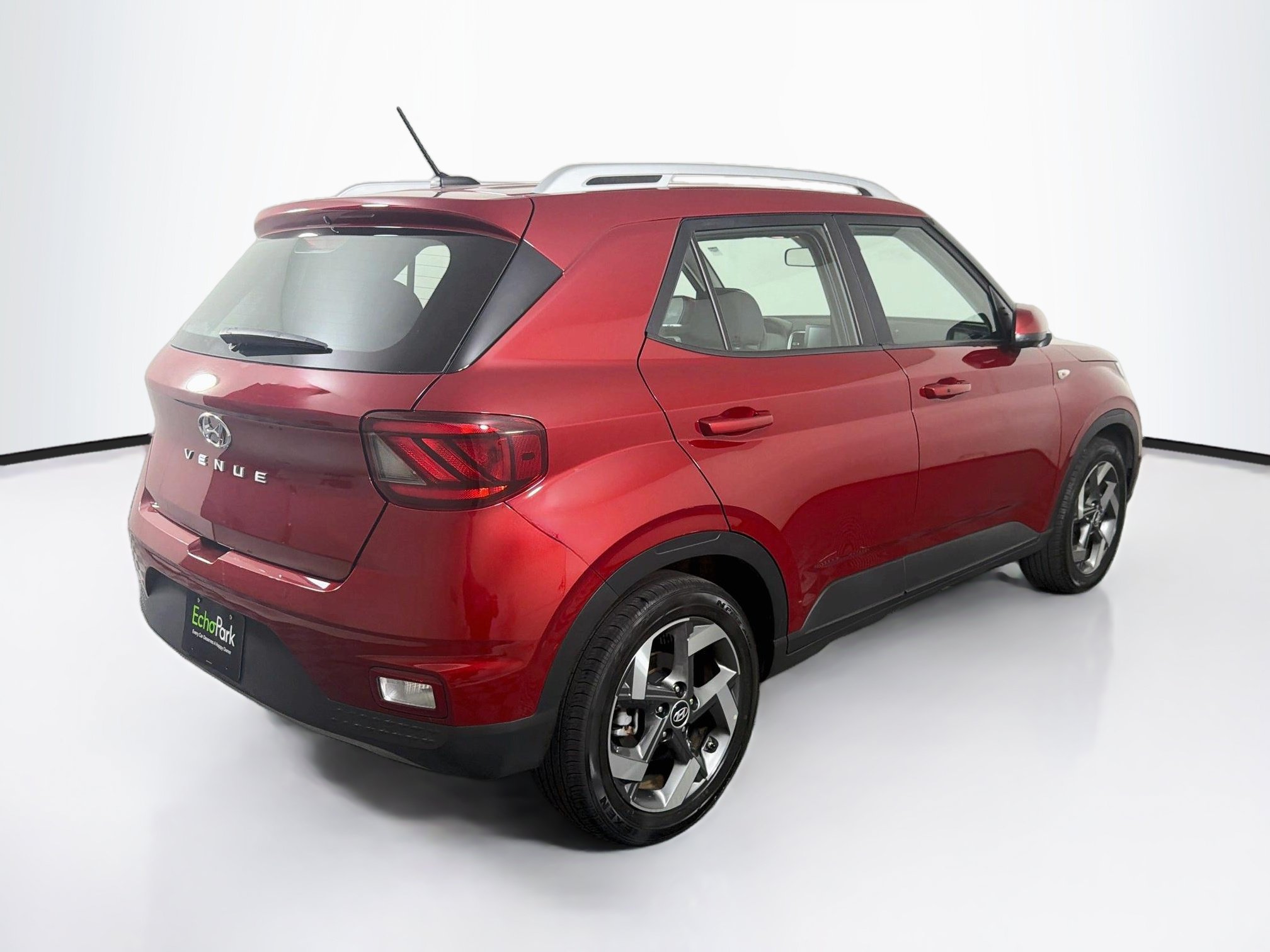 Used 2025 Hyundai Venue SEL FWD image 9