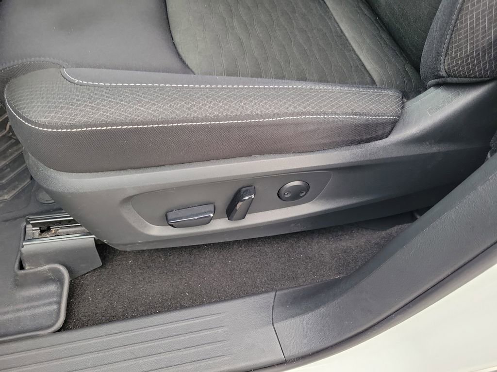 Used 2024 Nissan Pathfinder SV FWD image 16