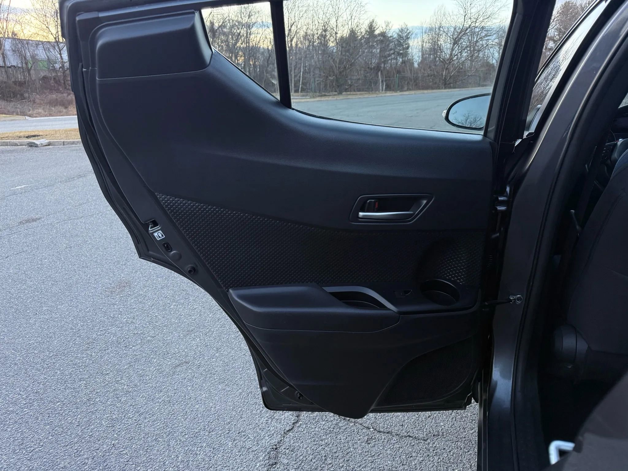 Used 2022 Toyota C-HR XLE image 21