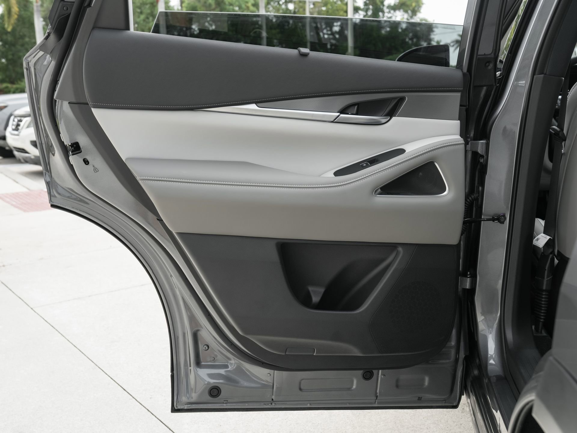 Certified 2026 INFINITI QX60 Luxe w/ Family Package FWD image 31