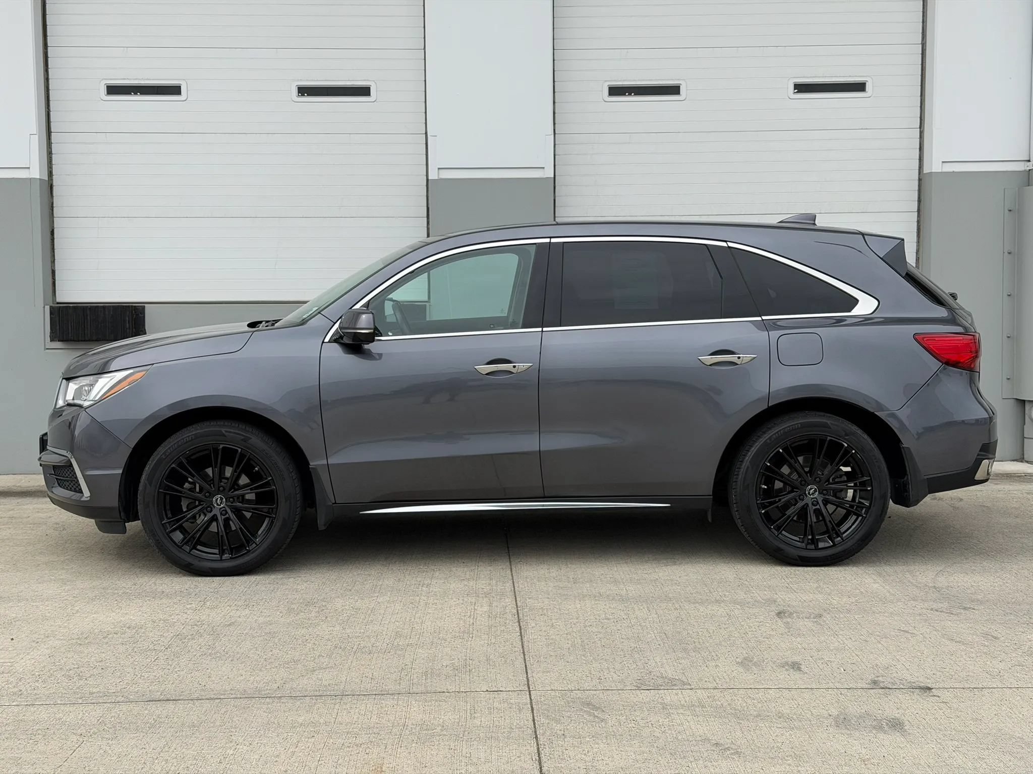 Used 2017 Acura MDX SH-AWD w/ Technology Package image 3