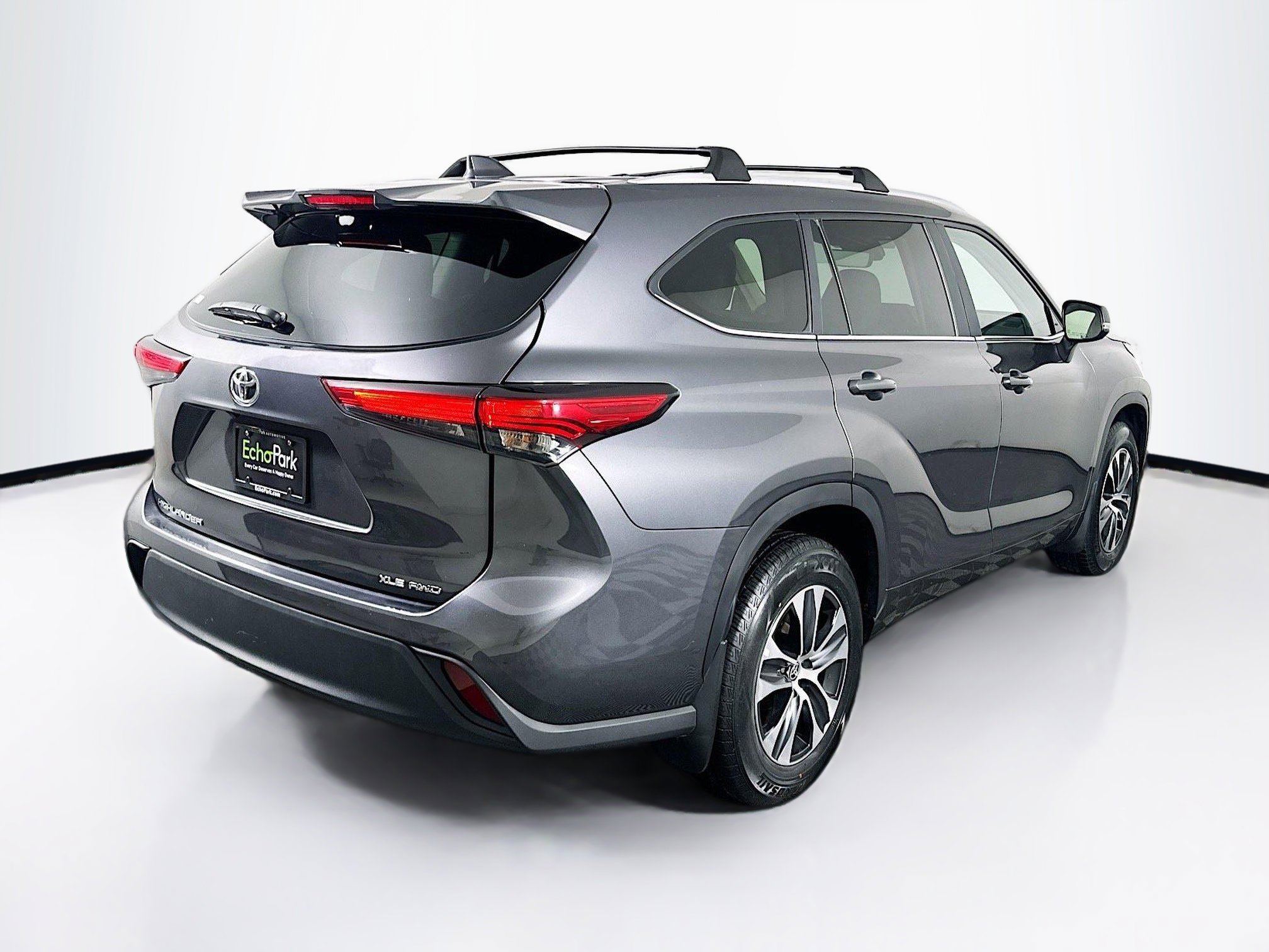 Used 2023 Toyota Highlander XLE image 9