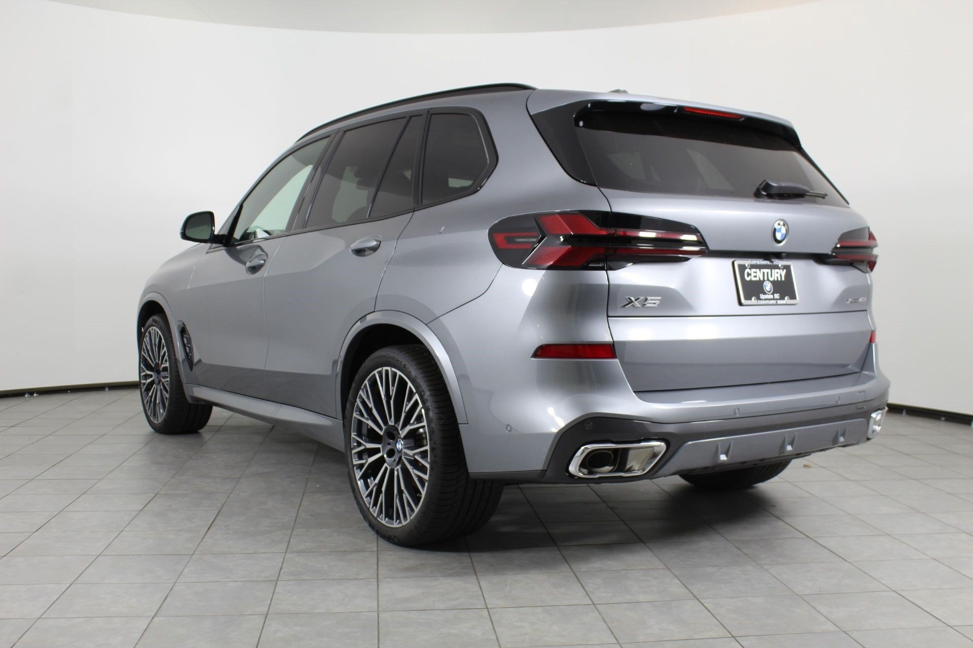 Used 2026 BMW X5 xDrive40i w/ M Sport Package AWD/4WD image 3