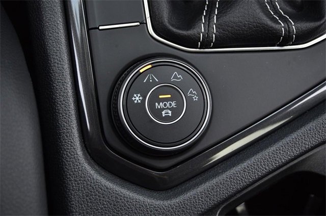Certified 2024 Volkswagen Tiguan SE image 18