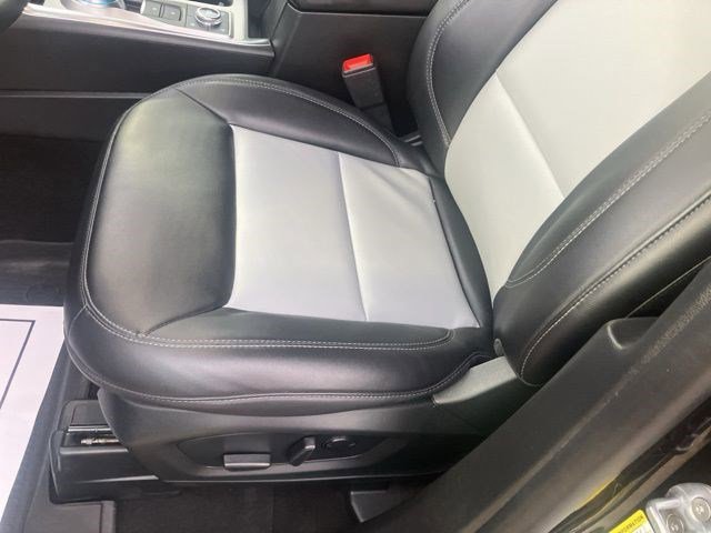 Used 2023 Ford Explorer XLT w/ Equipment Group 202A image 12