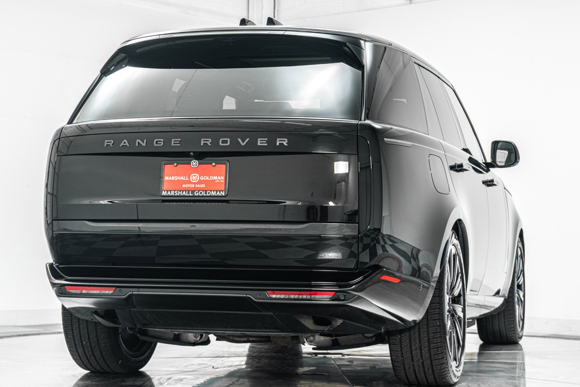 Used 2025 Land Rover Range Rover SE AWD/4WD image 9