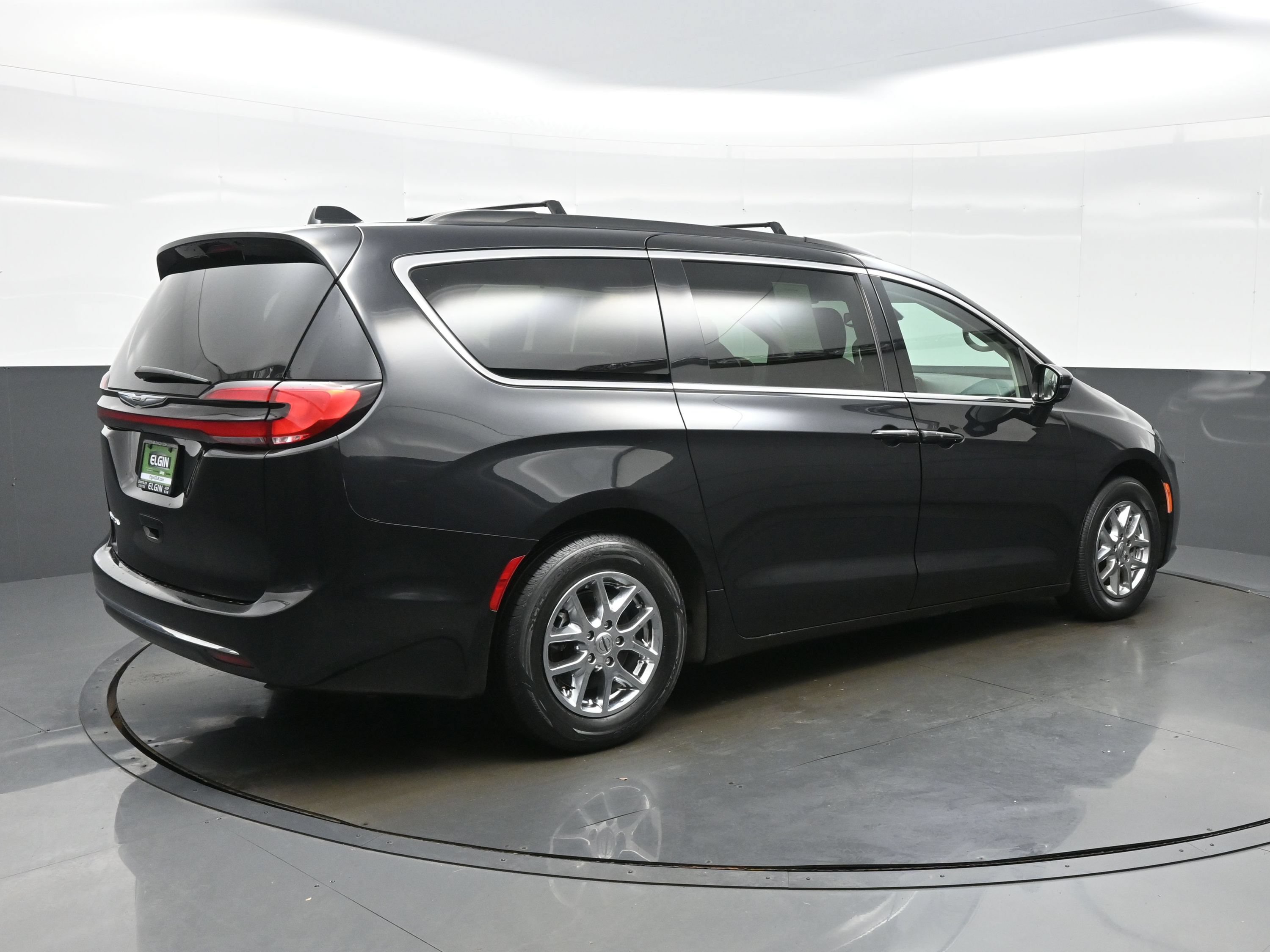 Used 2022 Chrysler Pacifica Touring-L FWD image 8