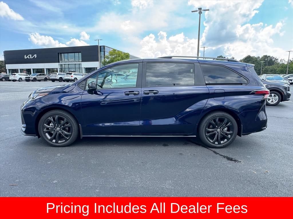 Used 2026 Toyota Sienna XSE FWD image 6