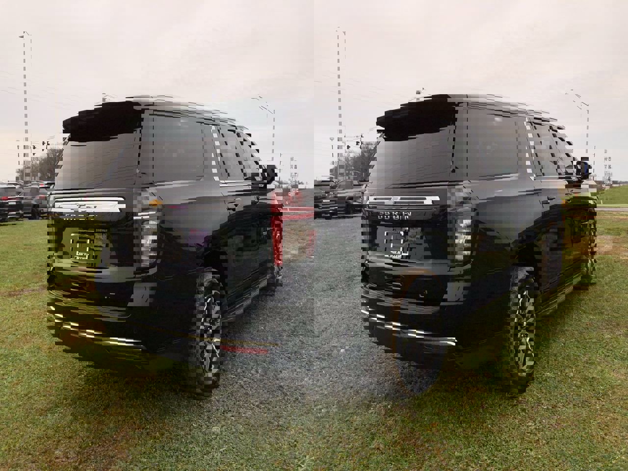 Used 2021 Chevrolet Suburban LT w/ LT Signature Plus Package image 5