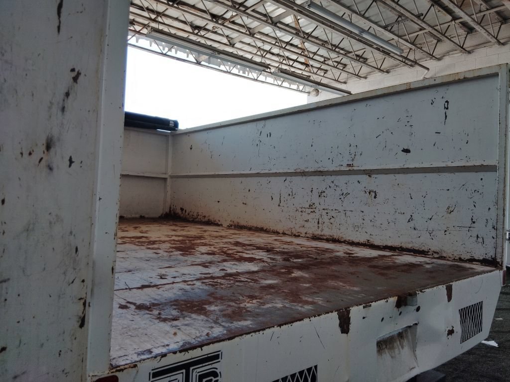 Used 2020 Isuzu NPR RWD image 17