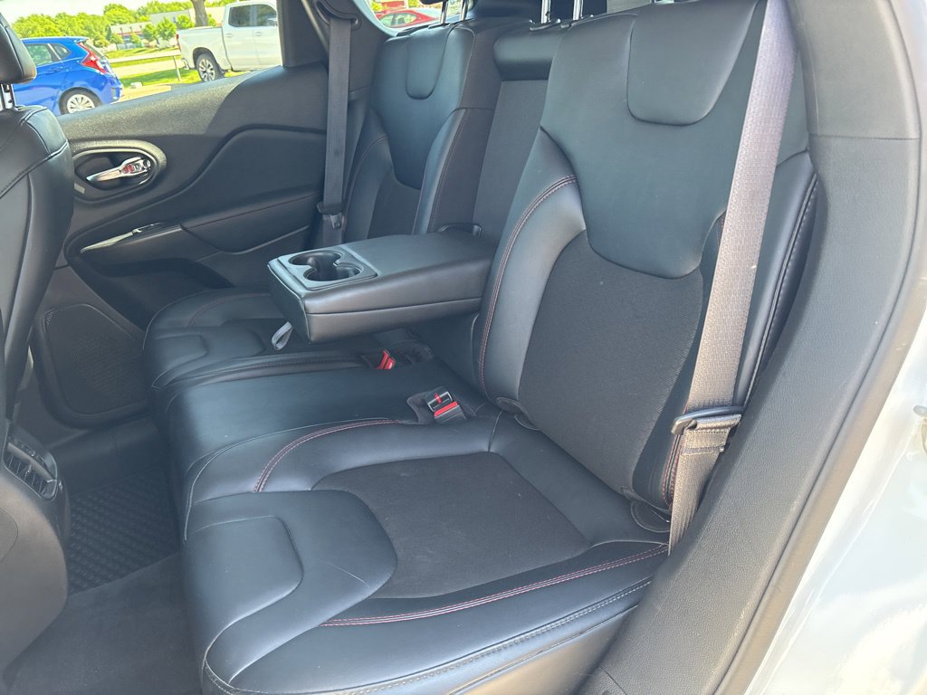 Used 2022 Jeep Cherokee Trailhawk w/ Comfort/Convenience Group AWD/4WD image 40