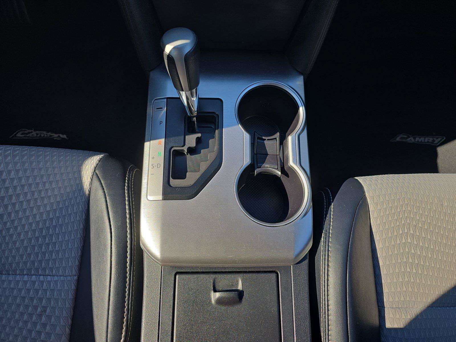 Used 2014 Toyota Camry SE FWD image 14