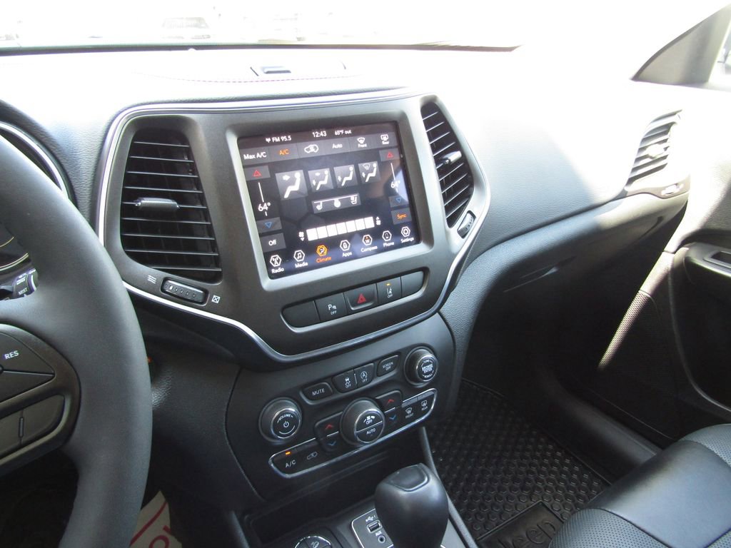 Used 2022 Jeep Cherokee Trailhawk w/ Premium Leather Package AWD/4WD image 28
