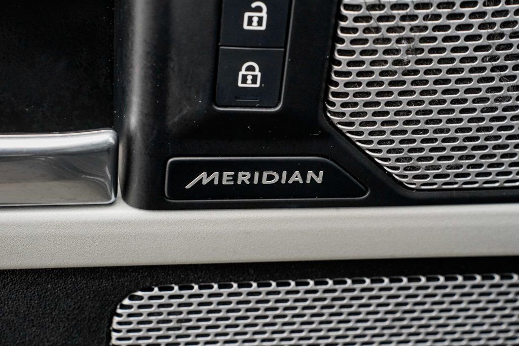 Used 2023 Land Rover Defender 130 X-Dynamic SE image 10