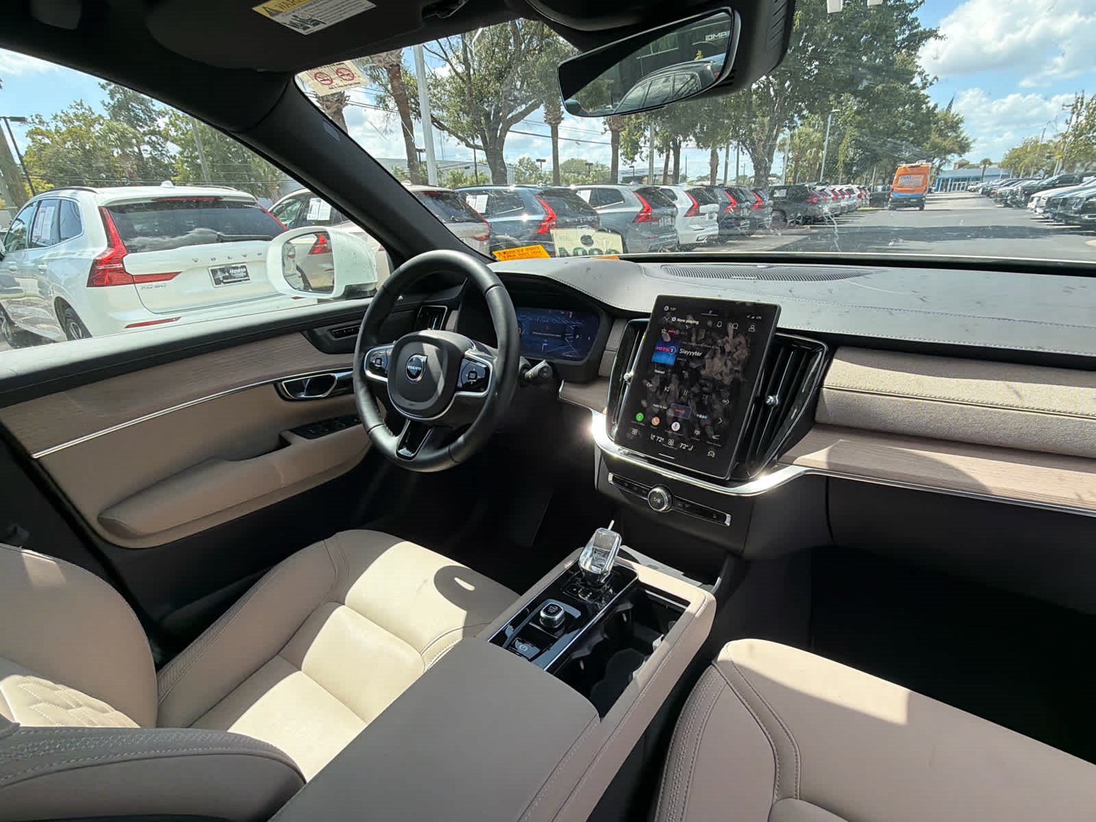Certified 2026 Volvo XC90 B6 Plus AWD/4WD image 19