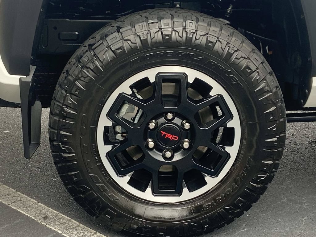 Used 2025 Toyota Tacoma TRD Off-Road AWD/4WD image 9