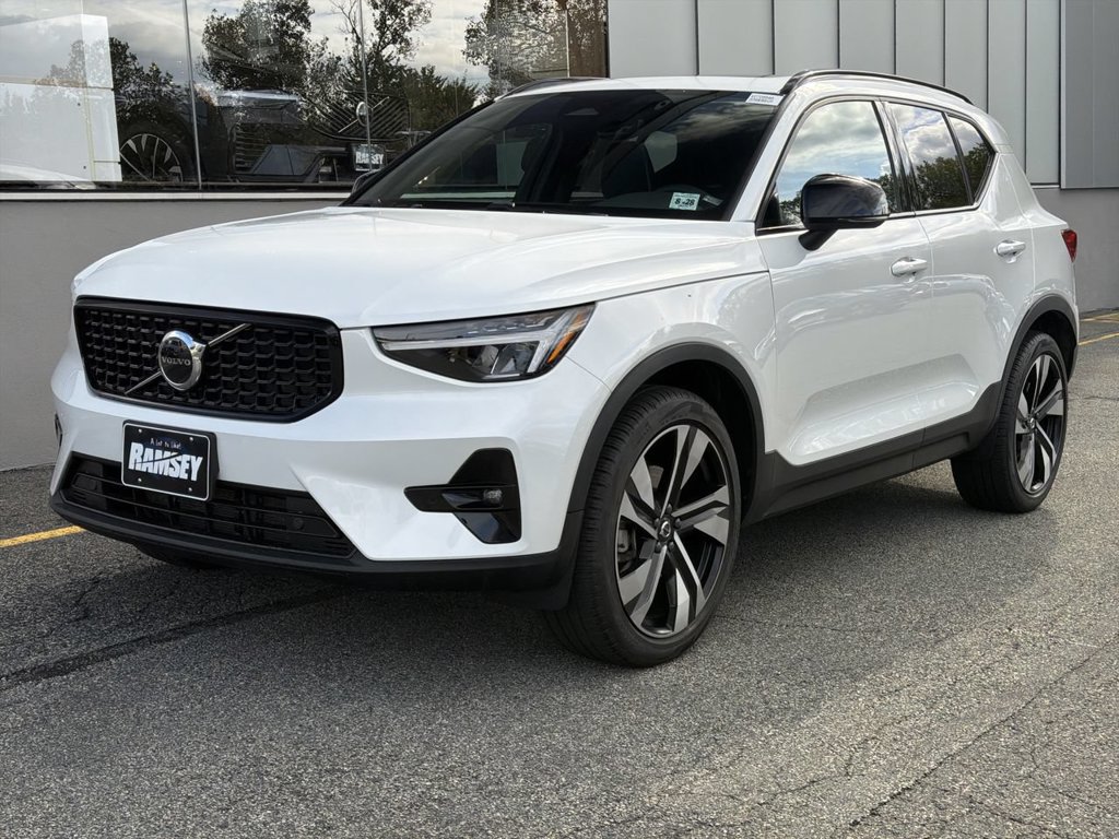 Certified 2023 Volvo XC40 B5 Plus w/ Protection Package Premier AWD/4WD image 1