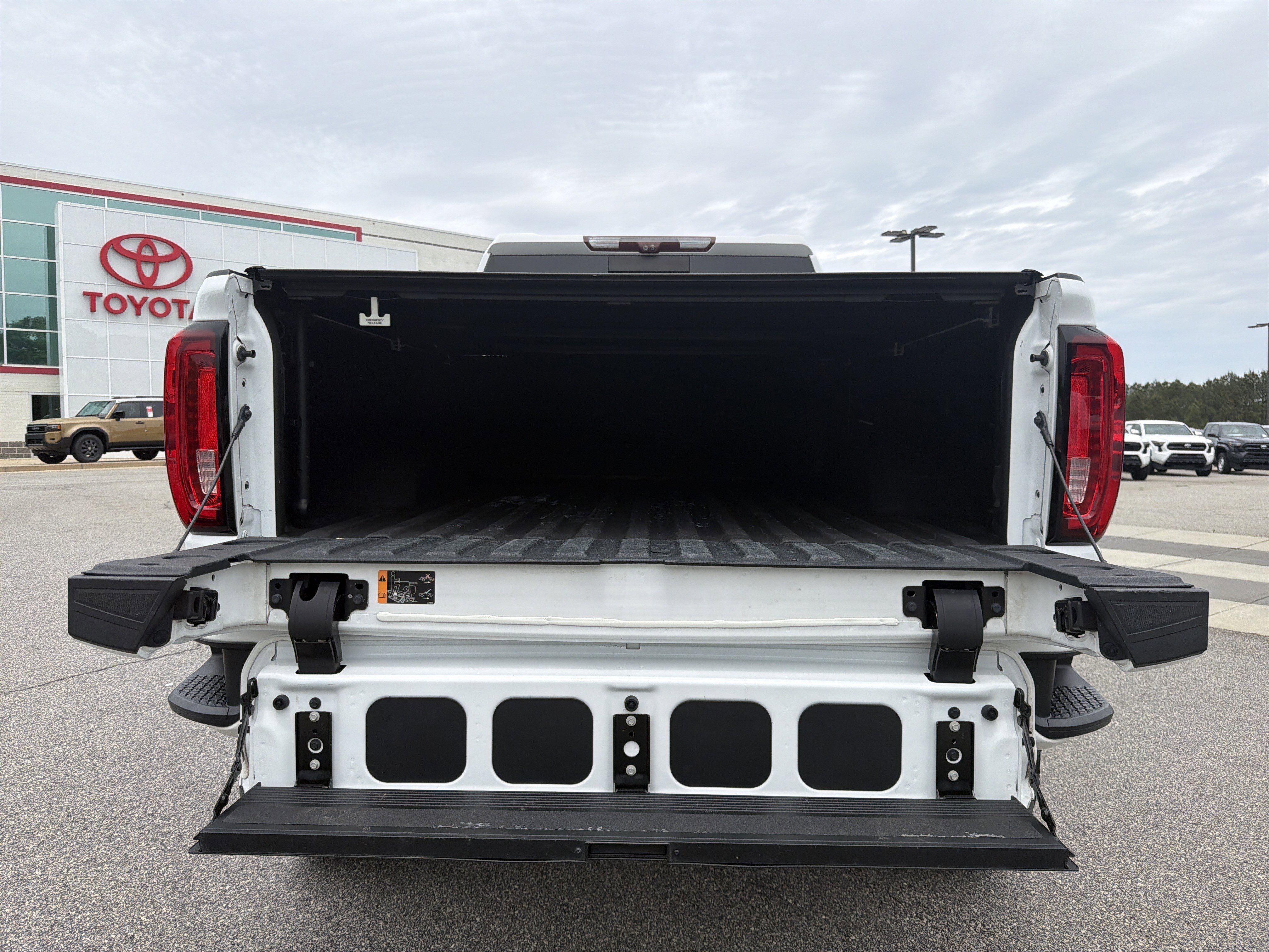 Used 2020 GMC Sierra 2500 AT4 w/ AT4 Premium Package AWD/4WD image 27
