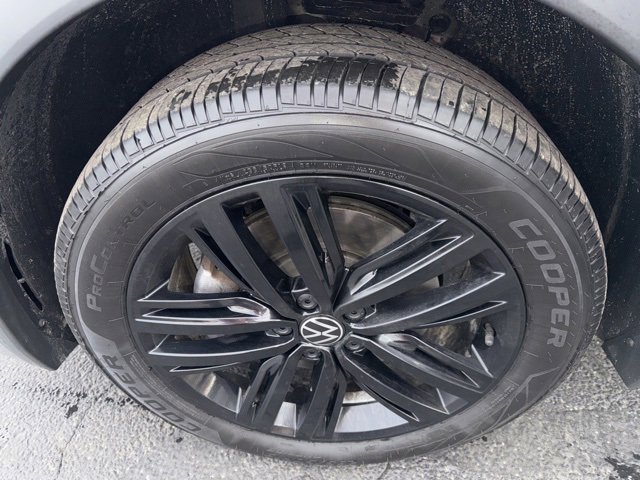 Used 2022 Volkswagen Tiguan SE R-Line image 24