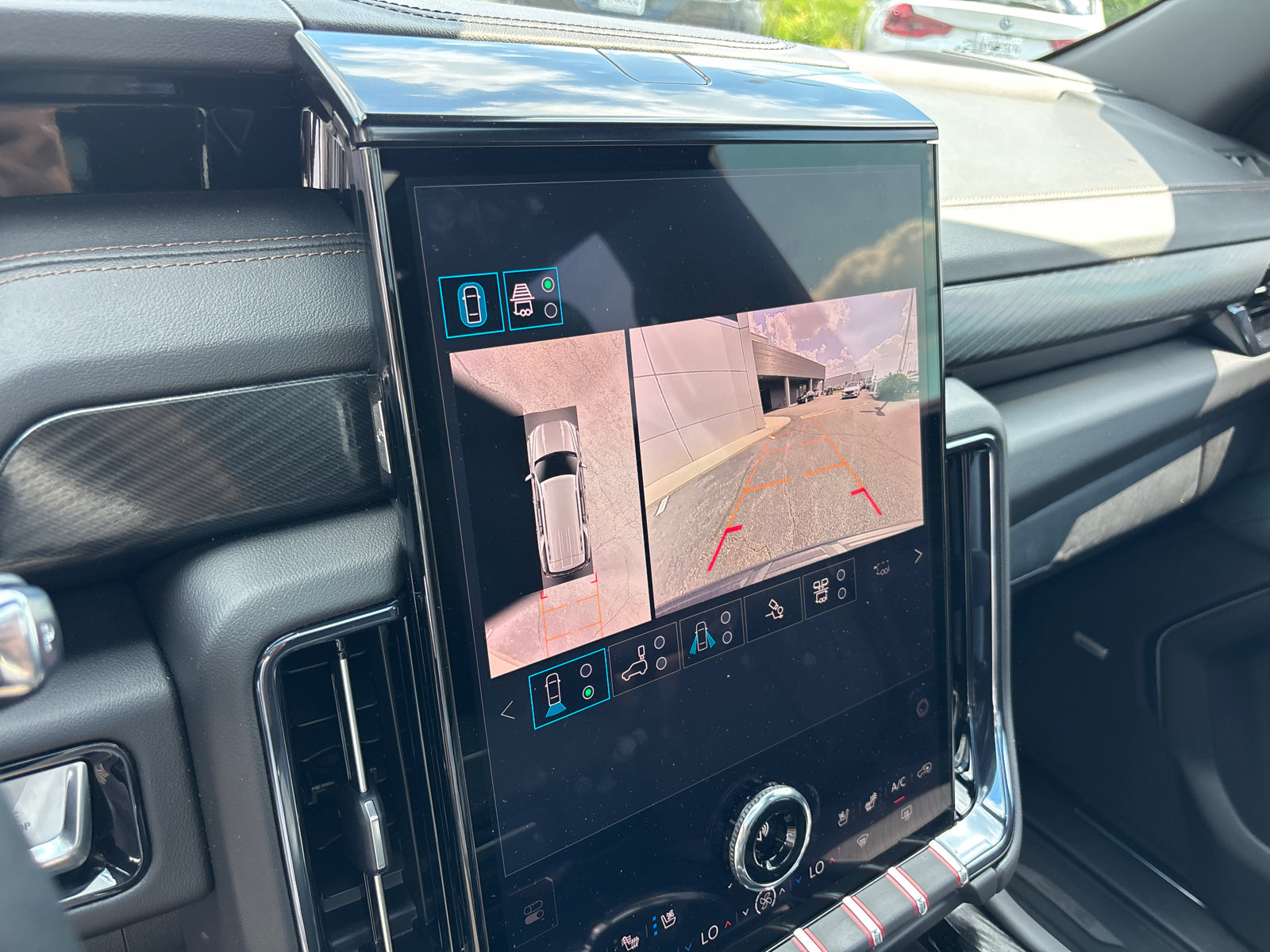 Used 2025 GMC Yukon AT4 w/ AT4 Premium Plus Package AWD/4WD image 20