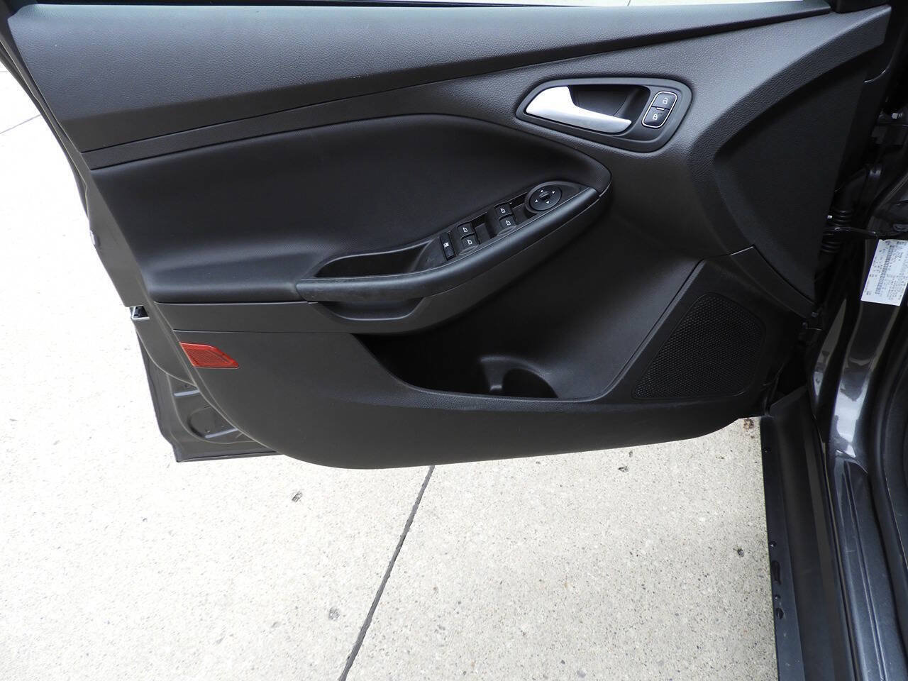 Used 2017 Ford Focus SE FWD image 17
