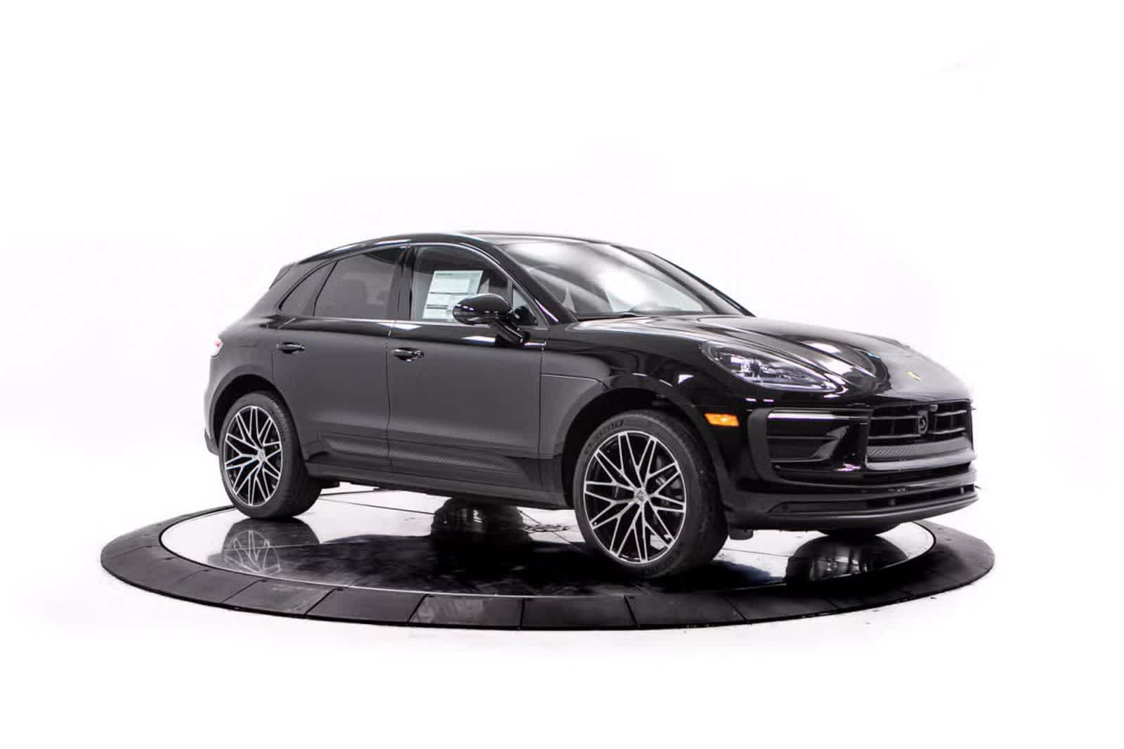 Certified 2026 Porsche Macan AWD/4WD image 9