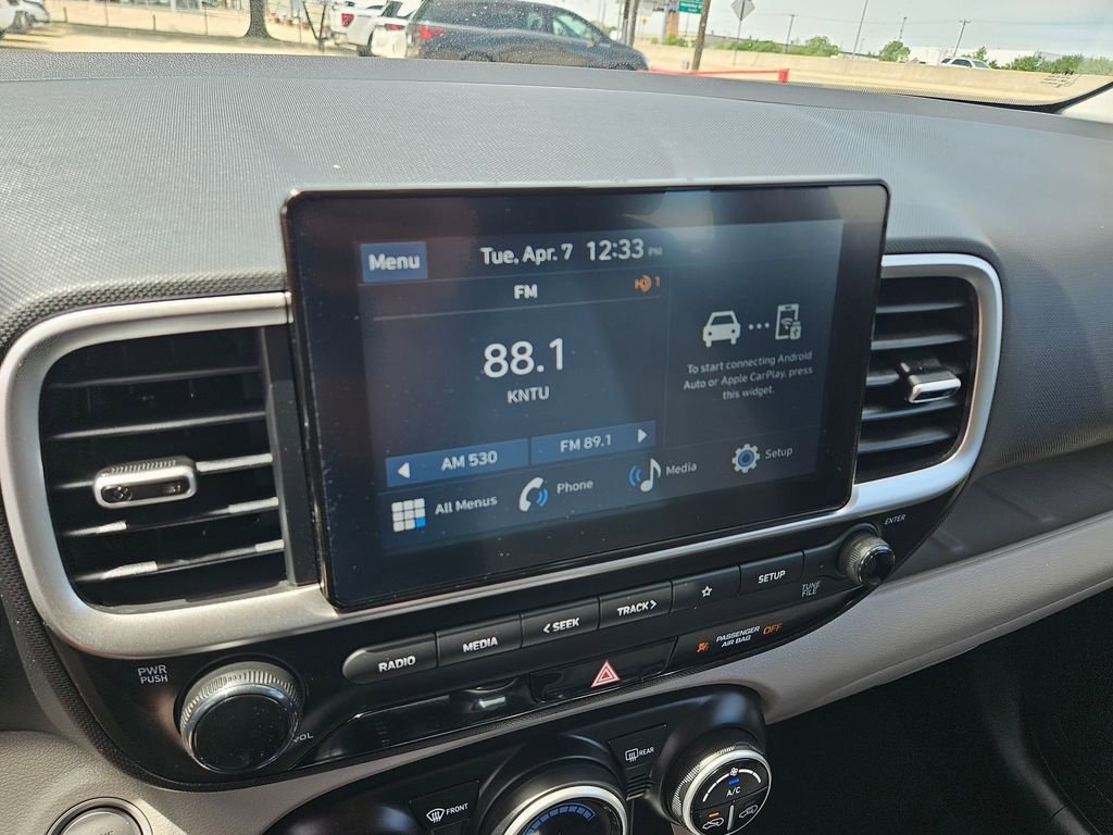 Used 2025 Hyundai Venue SEL image 21