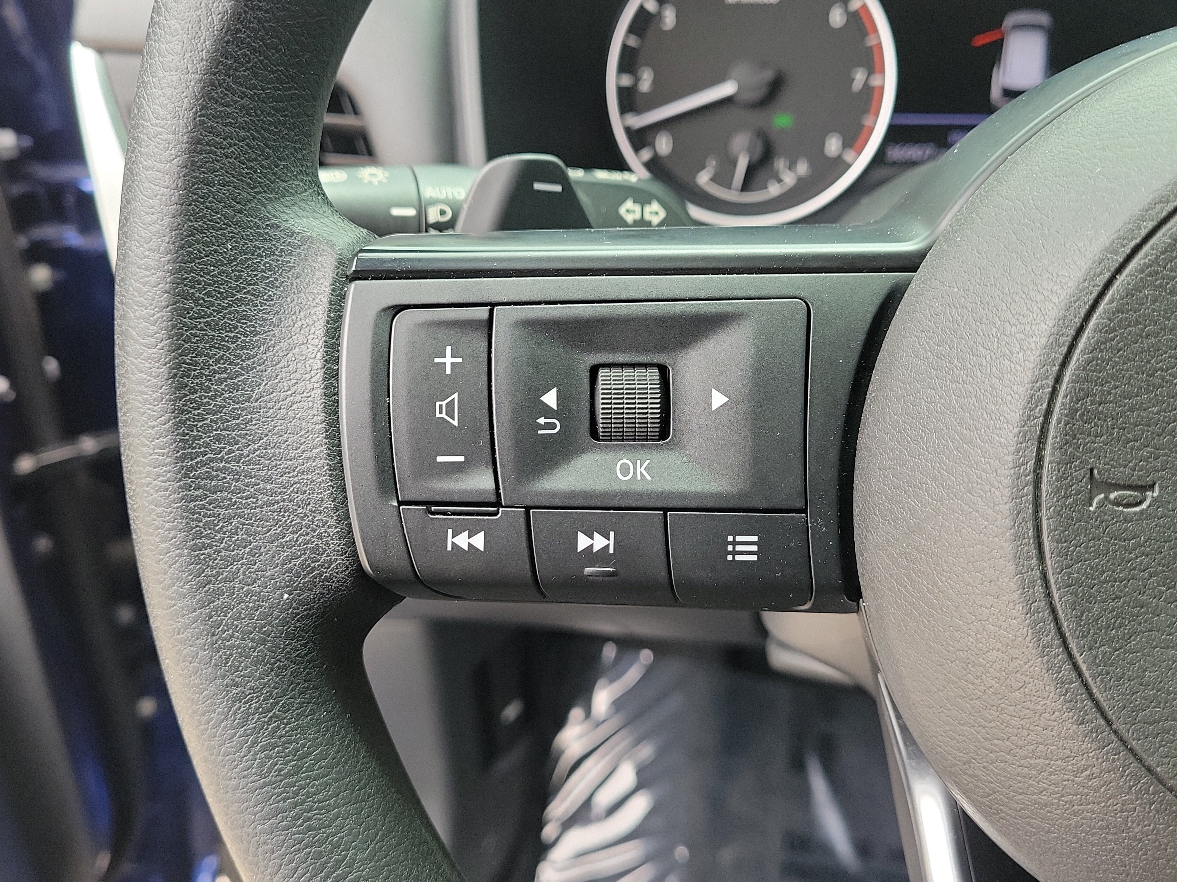 Certified 2022 Nissan Rogue S FWD image 23