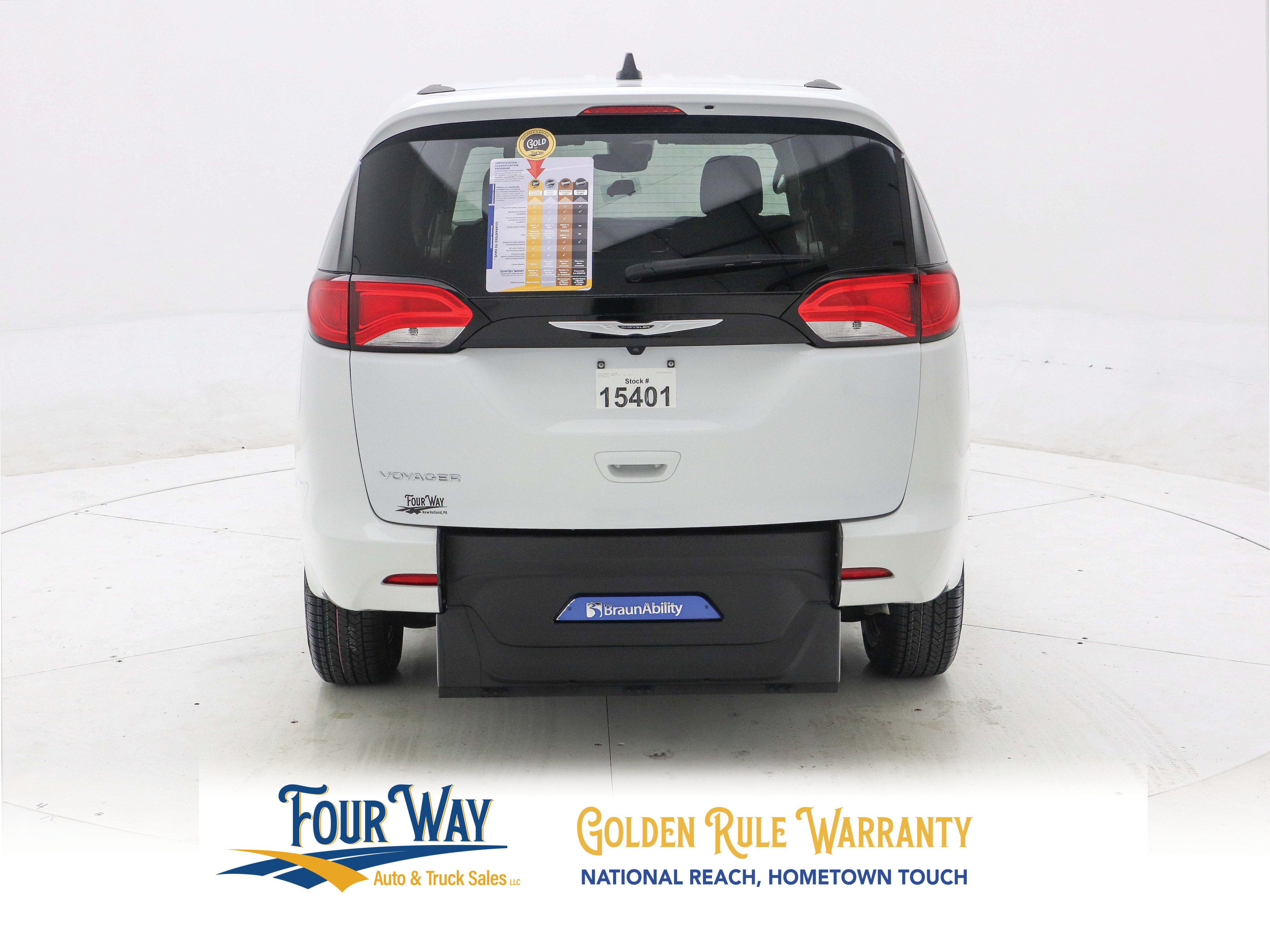 Used 2023 Chrysler Voyager LX FWD image 7
