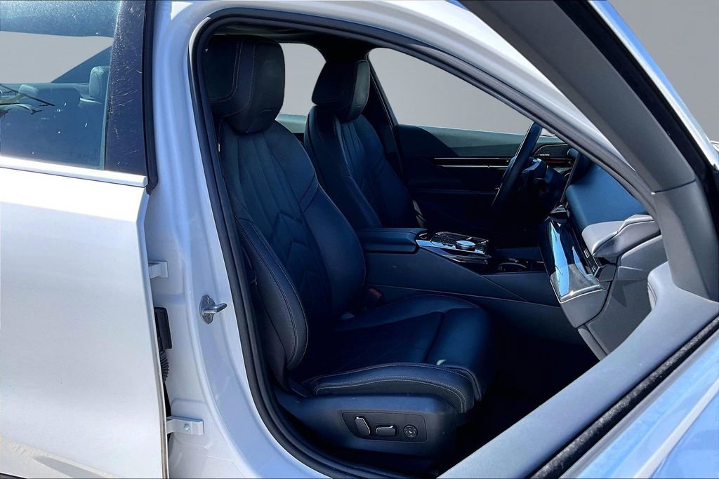 Used 2024 BMW 530i RWD image 16