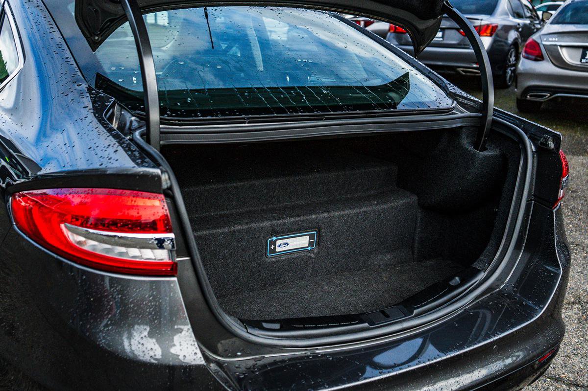 Used 2018 Ford Fusion Energi Titanium image 18