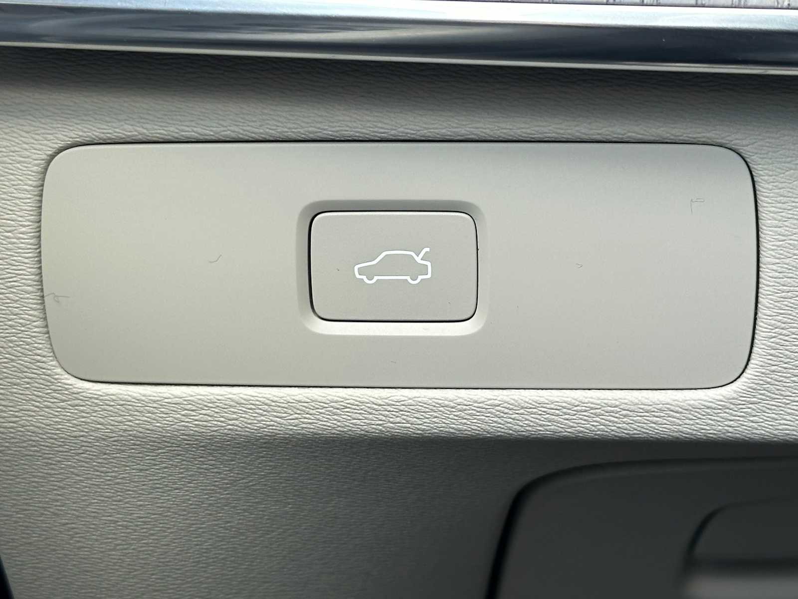 Used 2025 Volvo XC90 B6 Ultra w/ Lounge Package image 41