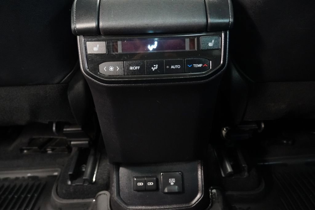 Used 2022 Toyota Highlander Platinum image 30