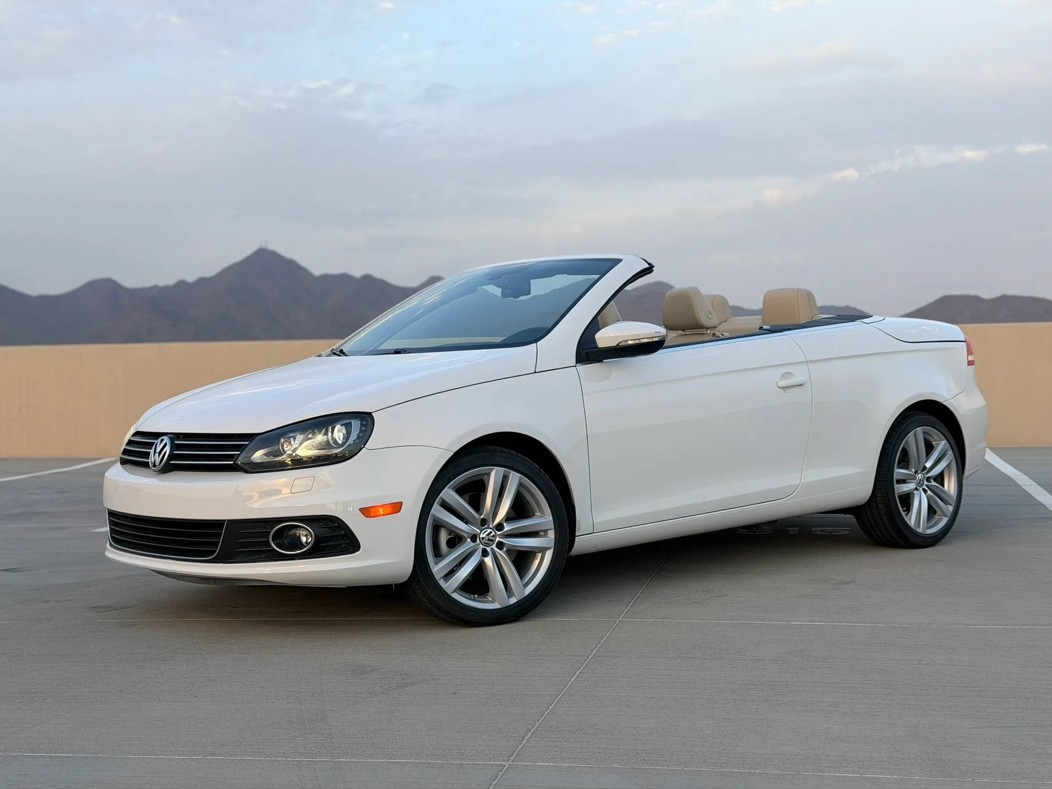 Used 2014 Volkswagen Eos Executive FWD image 20