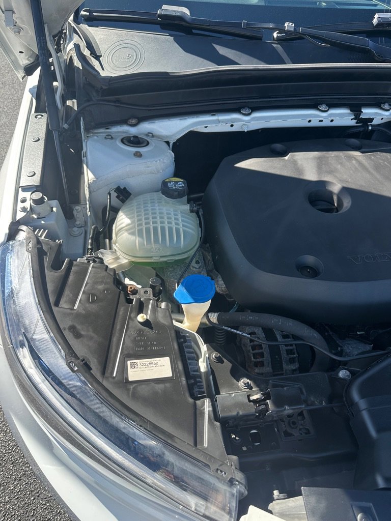 Used 2019 Volvo XC40 T5 Momentum image 27