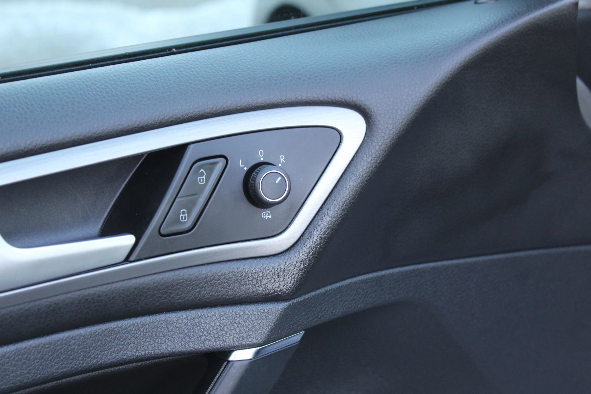 Used 2016 Volkswagen Golf SE w/ Lighting Package image 22