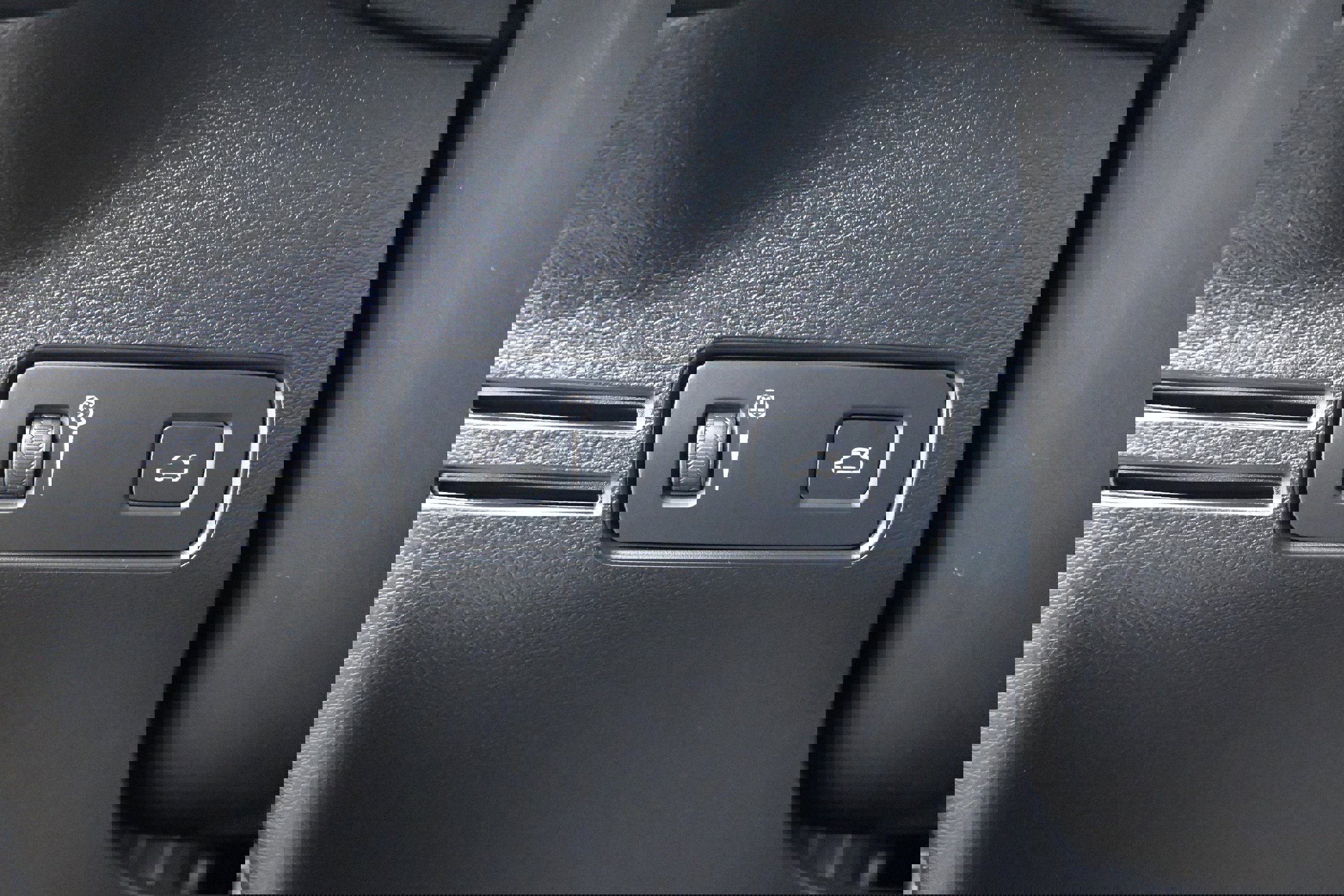 Used 2020 Volvo XC40 T5 R-Design image 7