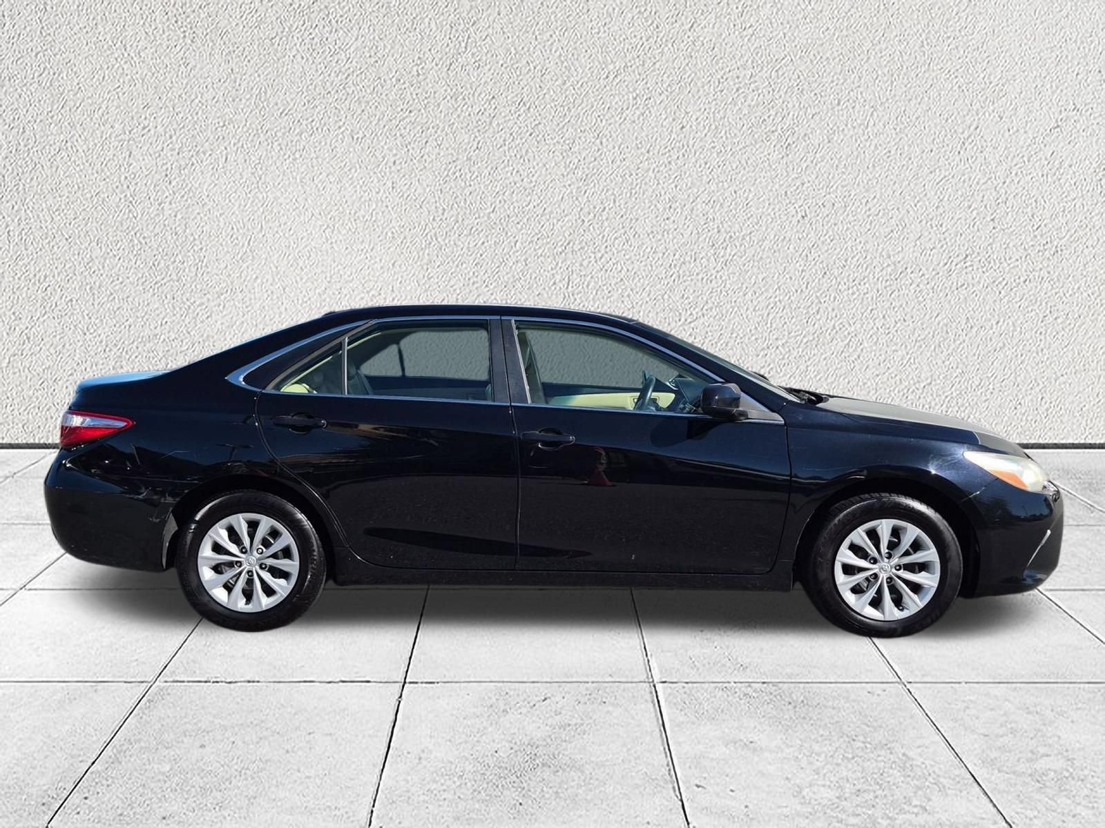 Used 2016 Toyota Camry LE FWD image 2