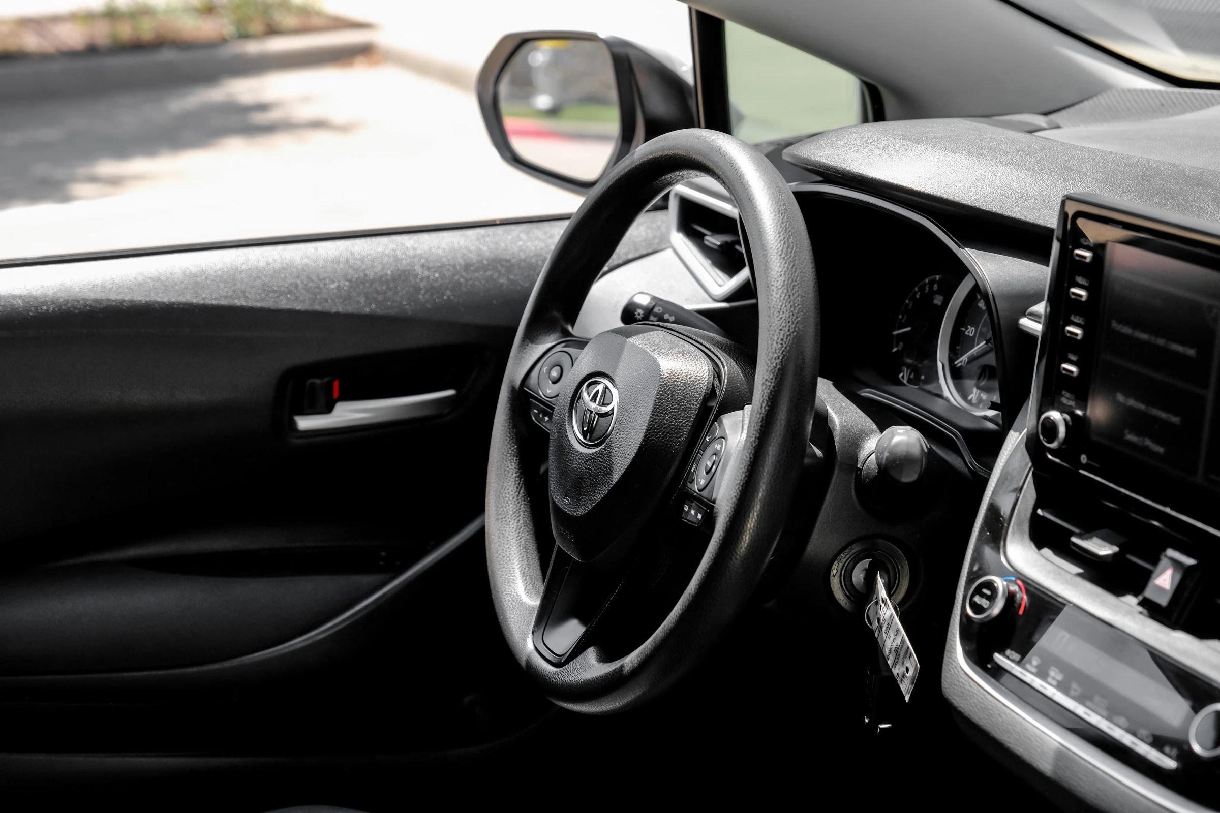 Used 2021 Toyota Corolla LE image 17