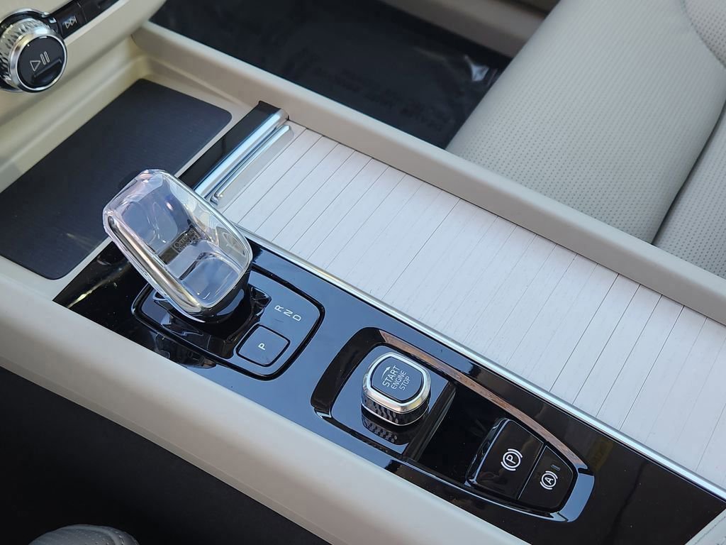 New 2026 Volvo XC60 B5 Ultra w/ Protection Package Premier image 10