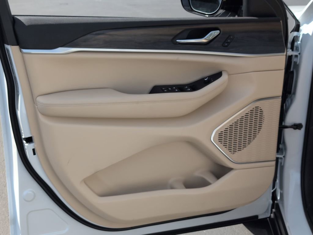New 2026 Jeep Grand Cherokee Limited w/ Luxury Tech Group II RWD image 13