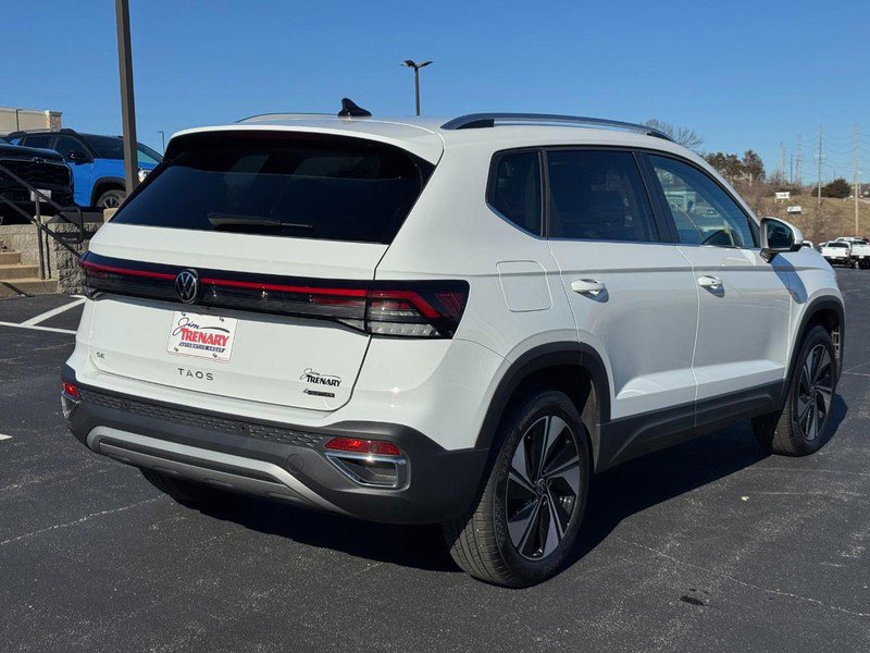 Used 2025 Volkswagen Taos SE image 3